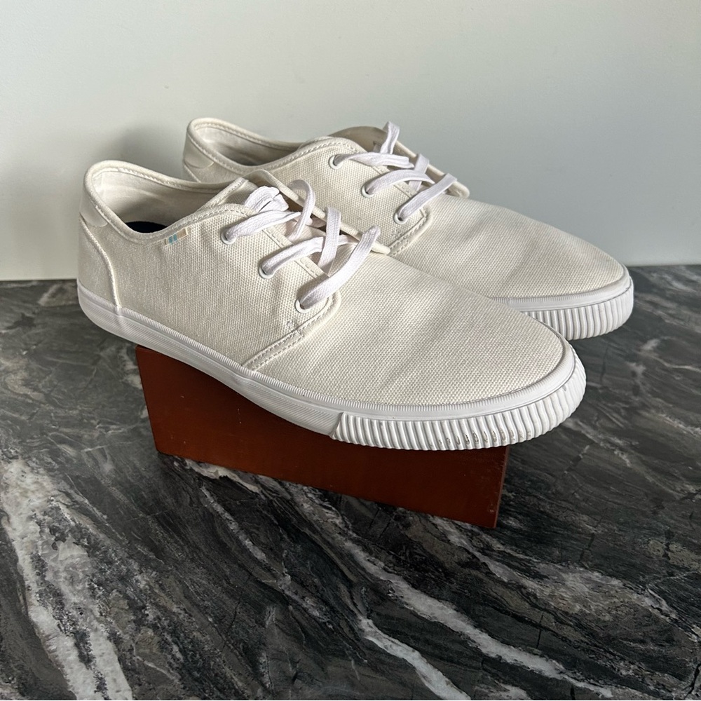 Carlo Lace-Up Sneaker